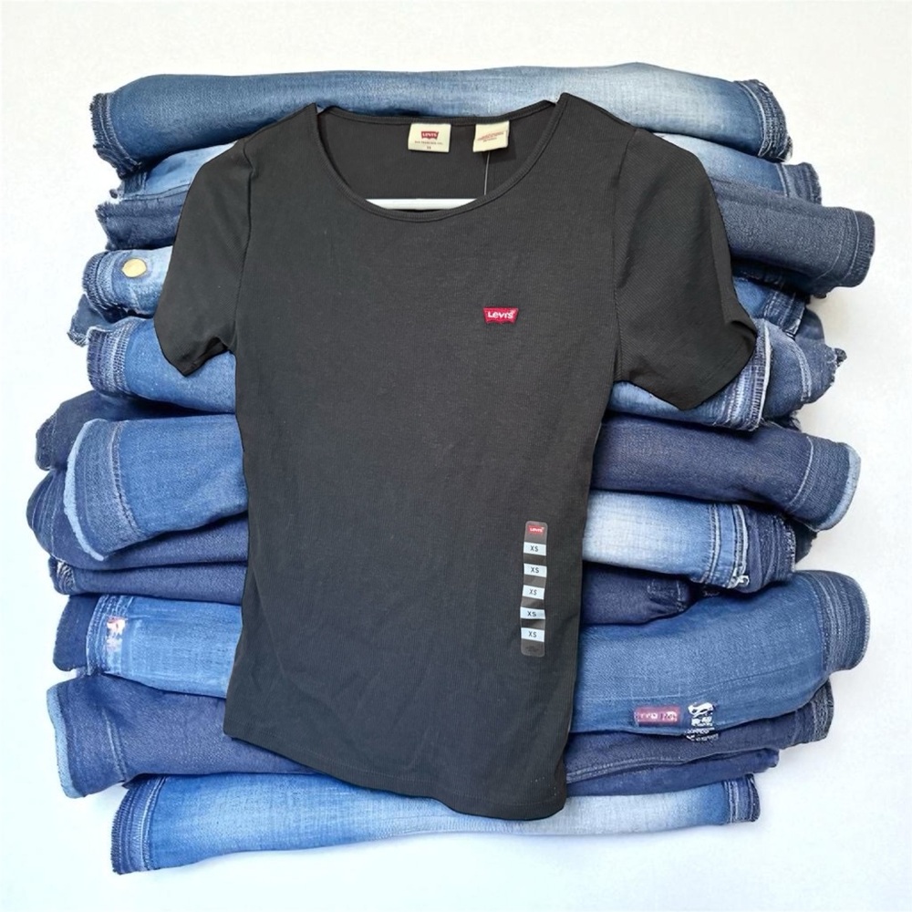 Levi's Black Ribbed Slim Fit Baby Tee